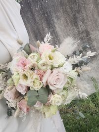 Brautstrau&szlig; in ros&eacute; wei&szlig; mit Rosen Lysianthus Eukalypus Trockenblumen